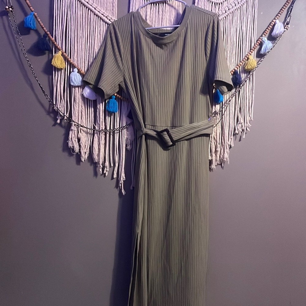 Hunter Green Belted Short Sleeve Dress